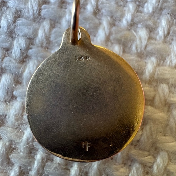 Helen Ficalora “C” charm 14K Gold Pendant Charm. With box and certificate. - Picture 7 of 7